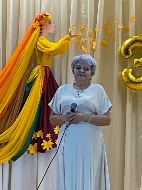Цветы маме, поддержка бойцов СВО, задушевные песни: как «бизякинский Салават» покорил публику
