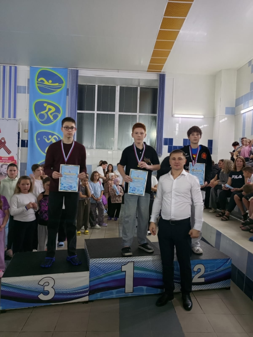 Соревнования по плаванию в «Нептуне» Менделеевска:более 100 детей открыли сезон 2025-2026