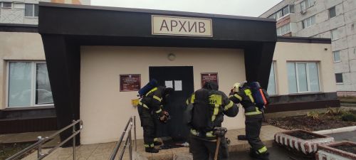 Пожарные учения в архиве Менделеевска: МЧС отработало эвакуацию и научило сотрудников пользоваться огнетушителями