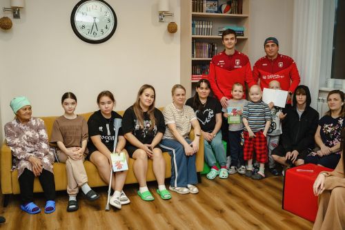 Футболисты «Рубина» испекли пряники вместе с пациентами Детской больницы Татарстана