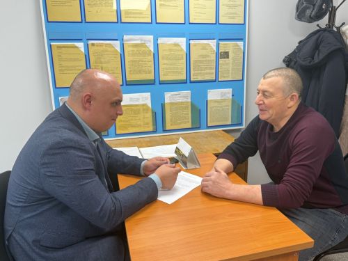 В Менделеевске провели личный приём граждан по вопросам регистрации тракторов и замены удостоверений