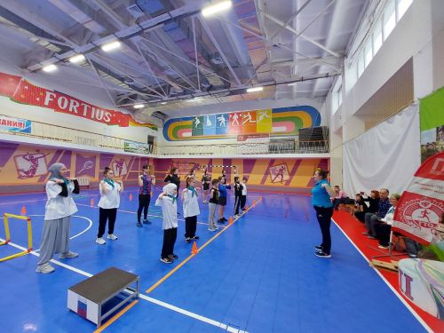 В Менделеевске прошёл спортивный праздник «Мы с мамой дружим со спортом»