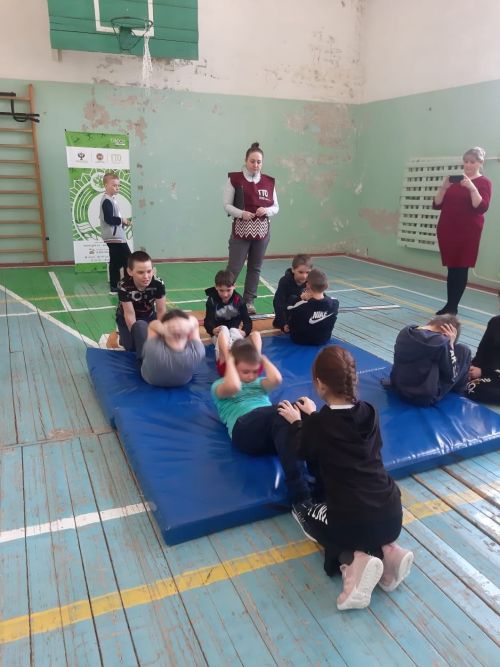 В Менделеевске прошёл спортивный праздник «Мы с мамой дружим со спортом»