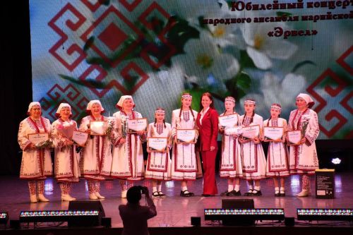 Яркий юбилей ансамбля «Эрвел»: в Менделеевске прошёл концерт марийской песни