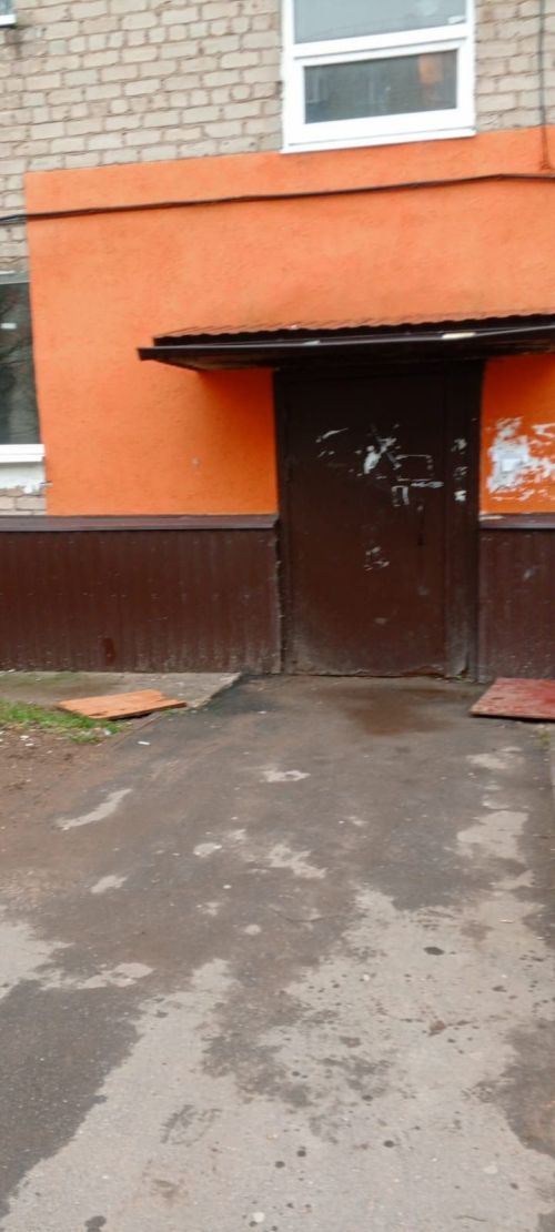 Судебные приставы выселили должника из квартиры в Менделеевске