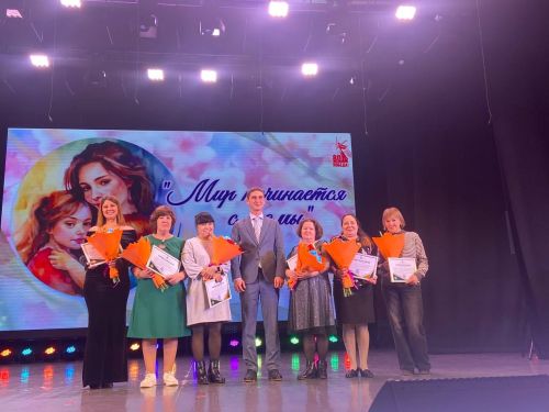 В Менделеевске состоялся концерт к Дню матери