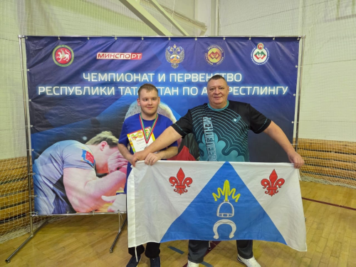 Менделеевец Адель Хуснутдинов завоевал серебро на чемпионате РТ по армрестлингу
