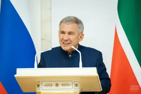 Рустам Миниханов поздравил татарстанцев с Днем народного единства