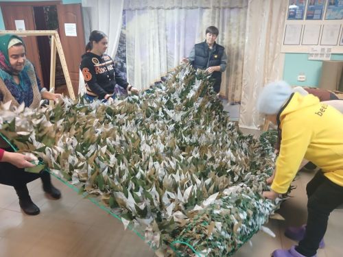 Бизякинцы завершили плетение очередной маскировочной сети