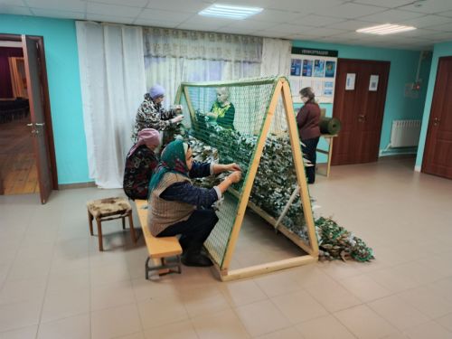 Бизякинцы завершили плетение очередной маскировочной сети