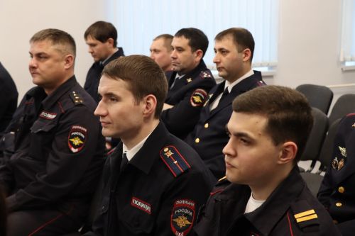Житель Менделеевска Евгений Кнутов поделился стихотворением: «Работникам Российской полиции посвящается»