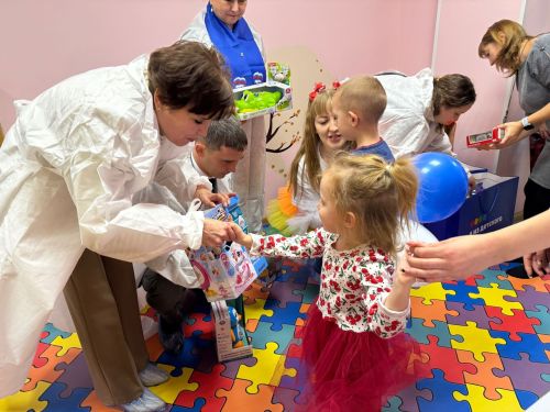 Добро в подарок: в Менделеевске стартовала акция «Коробка храбрости» для маленьких пациентов