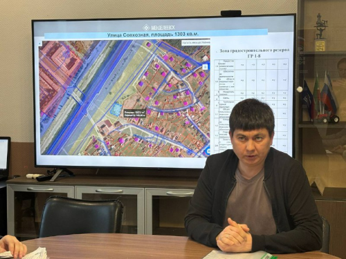 От земли для бизнеса до благоустройства дворов: о чём просили жители Менделеевского района на приёме граждан