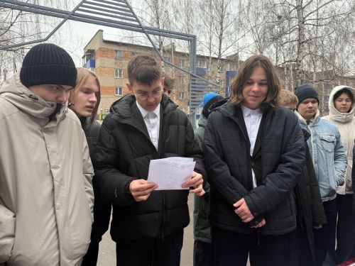 Сотрудники Росгвардии в Менделеевске провели профориентационную встречу со старшеклассниками