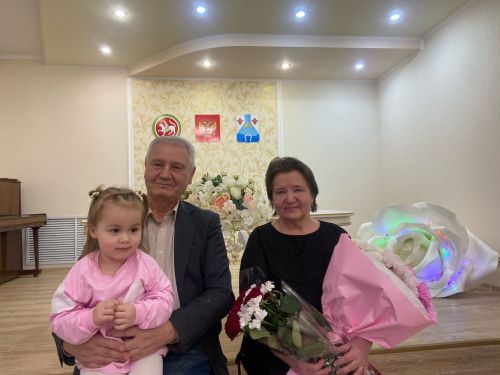 Белый танец Сагадеевых: в Менделеевске чествовали «золотую пару»