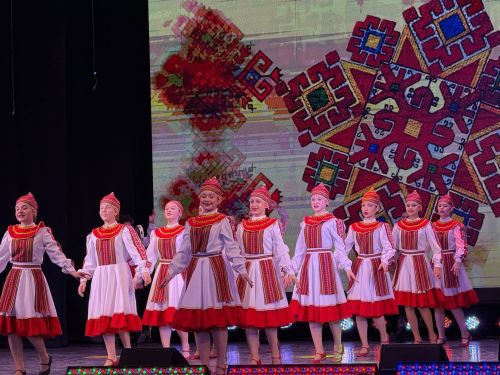 «Новогодний серпантин» от «Шаяна»: в Менделеевске прошёл волшебный концерт с посвящением в танцоры