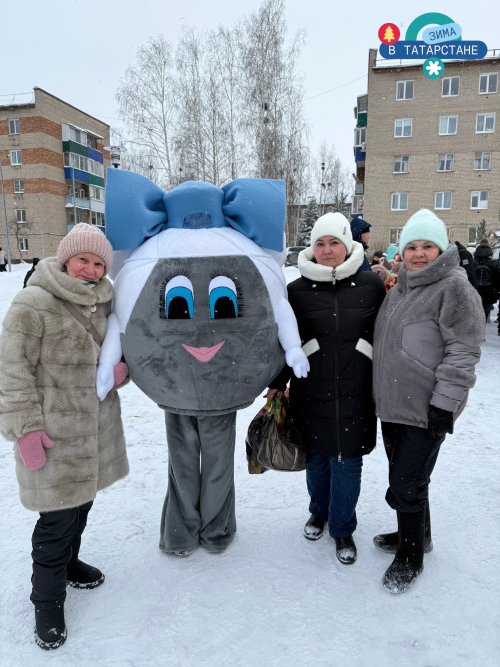 На гастрофестивале по-Менделеевски приготовили 10 килограммов плова, угощали татарским чаем и глинтвейном