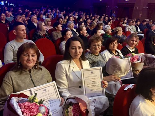 Альфия Когогина наградила победителя и финалистов конкурса «Самый классный КЛАССНЫЙ» в Менделеевском районе