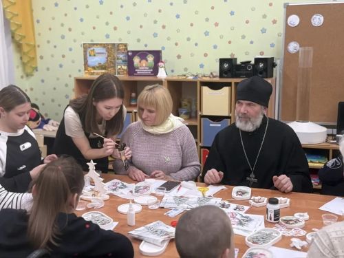 «Зимняя сказка в декупаже»: в Менделеевске для детей с ОВЗ провели творческий мастер-класс