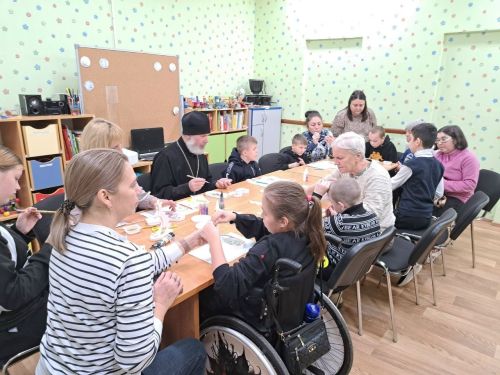 «Зимняя сказка в декупаже»: в Менделеевске для детей с ОВЗ провели творческий мастер-класс