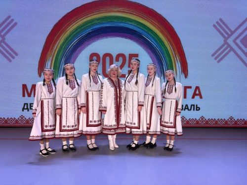 Вокалистки ансамбля «Эрвел» завоевали награды на фестивале «Марийская радуга» в Казани