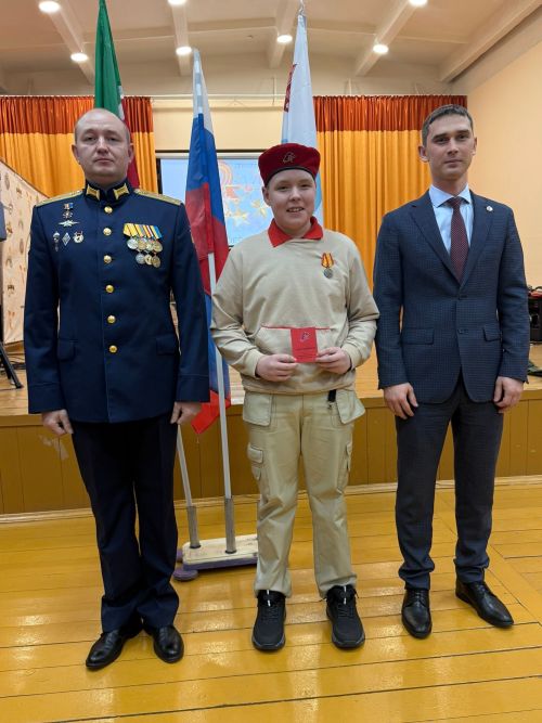 Юные патриоты Менделеевска встретились с героями в преддверии праздника