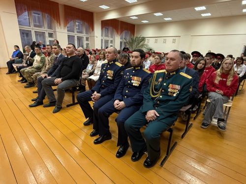Юные патриоты Менделеевска встретились с героями в преддверии праздника