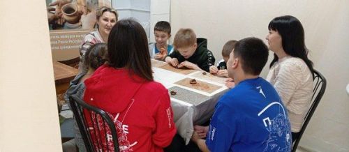 В социальном приюте «Камские зори» прошло первое занятие по глинотерапии