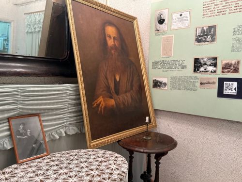 Коллектив «Менделеевских новостей» побывал с экскурсией в музее химзавода имени Карпова