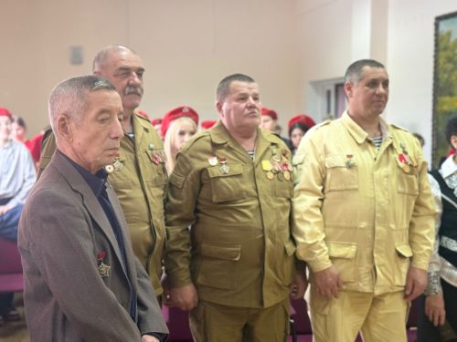 Ветераны боевых действий поделились воспоминаниями с учениками школы №2 в Менделеевске о войне в Афганистане