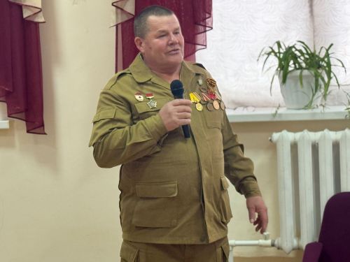 Ветераны боевых действий поделились воспоминаниями с учениками школы №2 в Менделеевске о войне в Афганистане