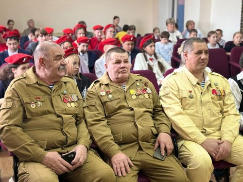 Ветераны боевых действий поделились воспоминаниями с учениками школы №2 в Менделеевске о войне в Афганистане