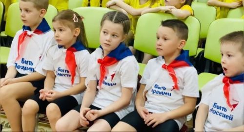 В 11 пилотном саду Менделеевска прошло торжественное вручение дневников «Движения Первых»