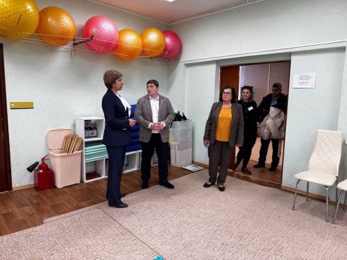 Министр труда Эльмира Зарипова посетила Менделеевск: прием граждан и социальные объекты