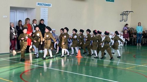 В Менделеевске прошёл традиционный городской смотр «Аты-баты шли солдаты!»