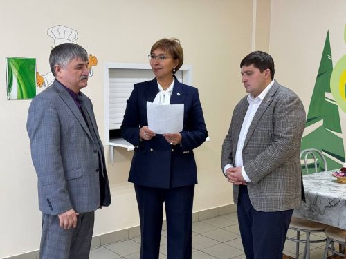 Министр труда Эльмира Зарипова посетила Менделеевск: прием граждан и социальные объекты