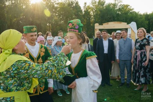 Гранты на свадьбы в национальном стиле: Минмол РТ поддерживает традиции