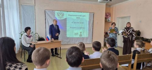 Эдуард Шарафиев провел урок мужества в школе Татарских Челнов