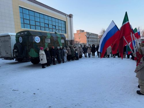 Большой гуманитарный груз и баню на колёсах отправили жители Менделеевска бойцам на СВО к 23 февраля