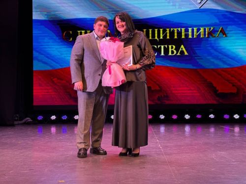 В Менделеевске прошёл концерт ко Дню защитника Отечества с выставкой и награждением волонтёров