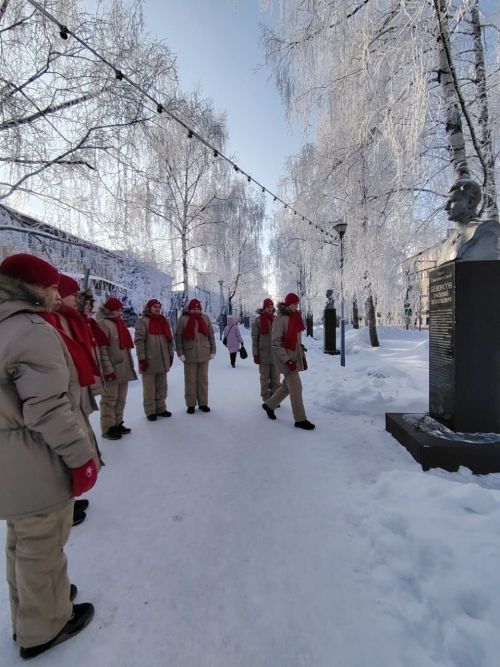 Учащиеся школ города и юнармейцы почтили память Героев