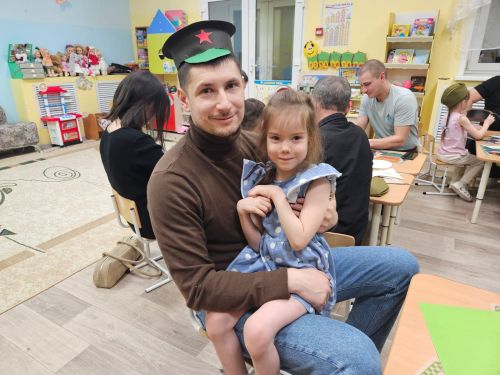 В детском саде «Планета детства» прошел мастер-класс «Для Вас, защитники Отечества»