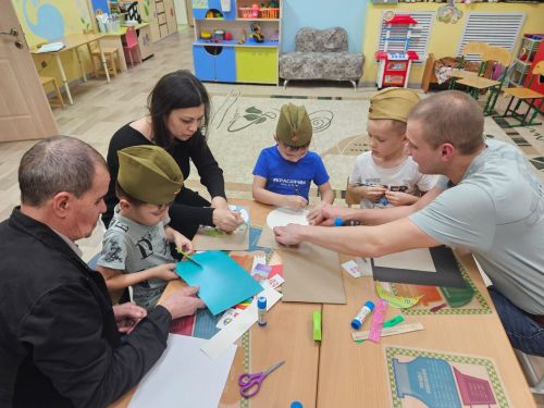 В детском саде «Планета детства» прошел мастер-класс «Для Вас, защитники Отечества»