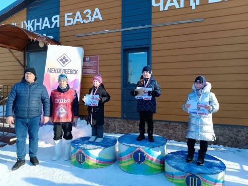 Более 150 спортсменов Татарстана и Удмуртии вышли на лыжный старт в Менделеевске