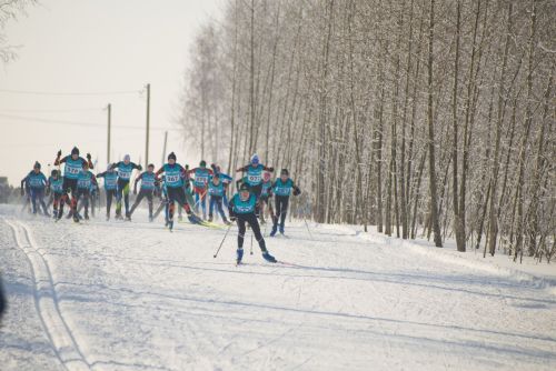 Более 150 спортсменов Татарстана и Удмуртии вышли на лыжный старт в Менделеевске