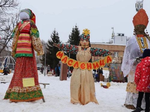 В Менделеевске проводится районный конкурс на лучшую масленичную ростовую куклу «Барыня Маслёна»