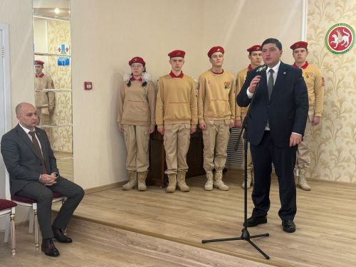 В Менделеевске ветеранам войны и тыла вручили медали к 80-летию Победы