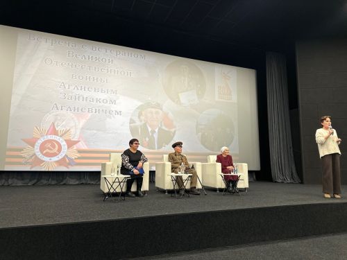 300 учащихся Менделеевска встретились с ветераном Великой Отечественной войны Зайнаком Аглиевым