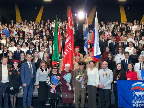 300 учащихся Менделеевска встретились с ветераном Великой Отечественной войны Зайнаком Аглиевым