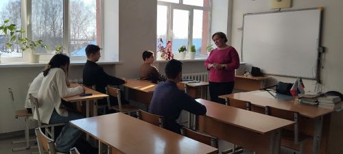 В Псеевскую среднюю школу приехал психолог Моисеева А.Г.